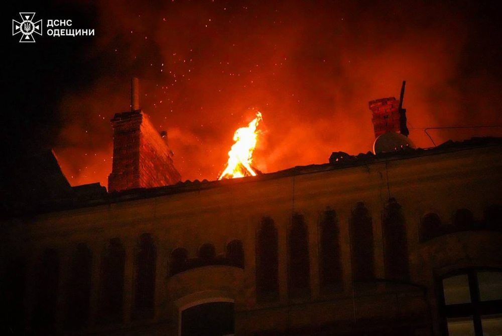 Ukrajina v noci čelila ruským útokom, v Odese a Dnipre hlásia zranených a požiare