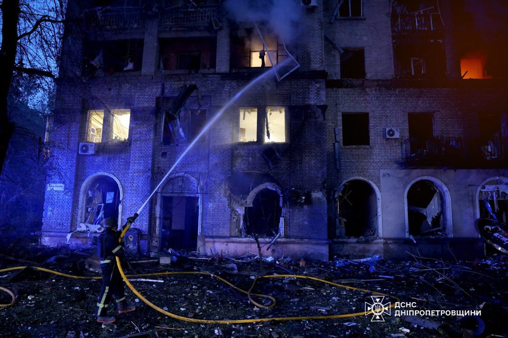 Ukrajina v noci čelila ruským útokom, v Odese a Dnipre hlásia zranených a požiare