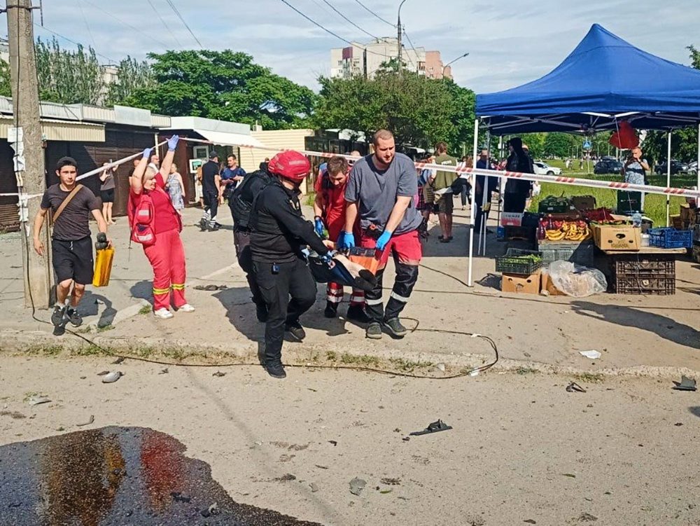 Ruské útoky na Ukrajine zabili štyroch ľudí a vyše 30 zranili