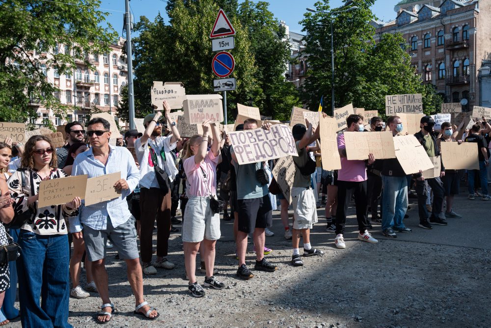 Ľudia protestujú proti odvolaniu ministra obrany Fedorova