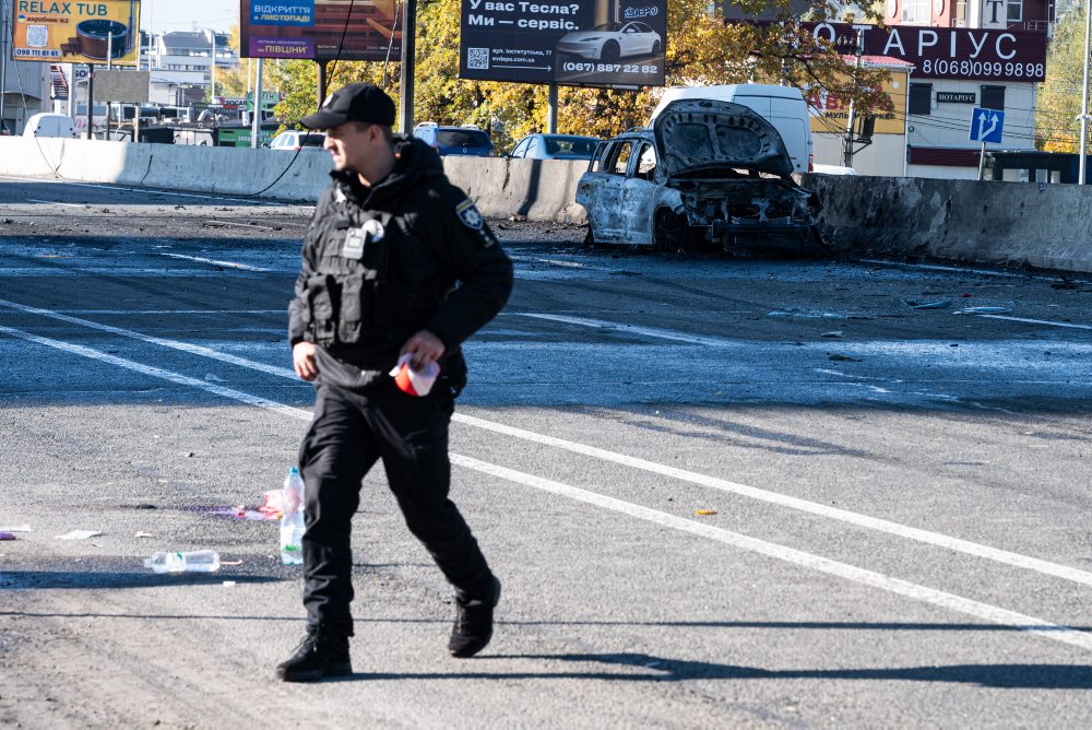 Ruský útok na diaľnici neďaleko Kyjeva pripravil o život troch ľudí