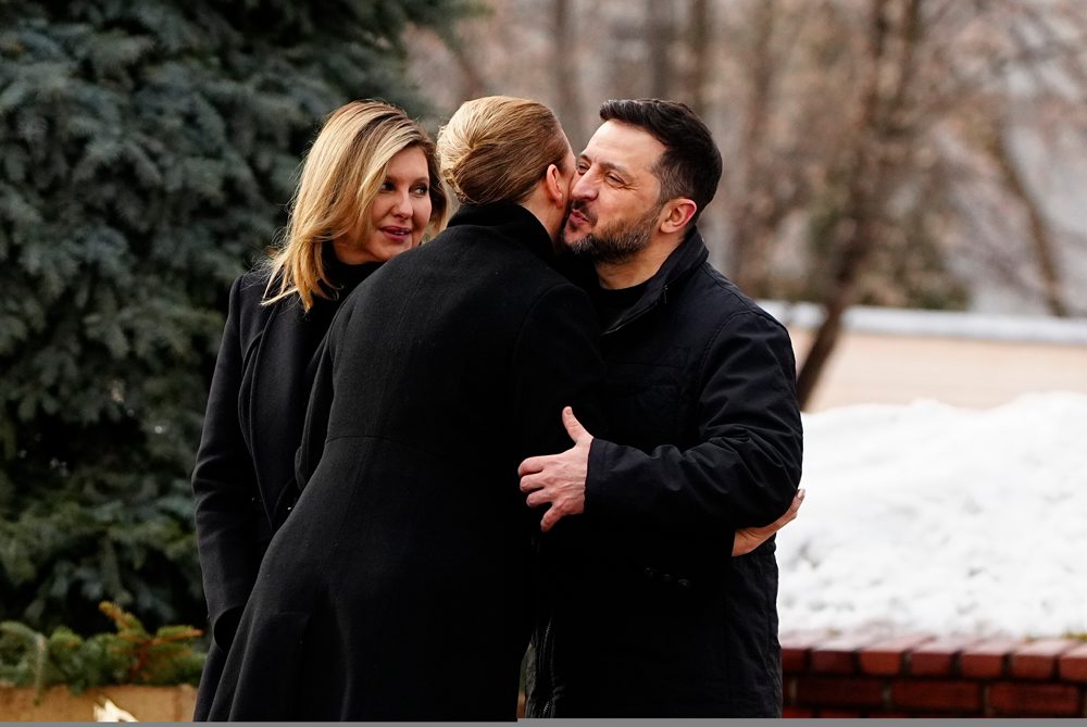 Dánska premiérka Mette Frederiksenová pricestovala vlakom do Kyjeva, stretla sa s prezidentom Volodymyrom Zelenským