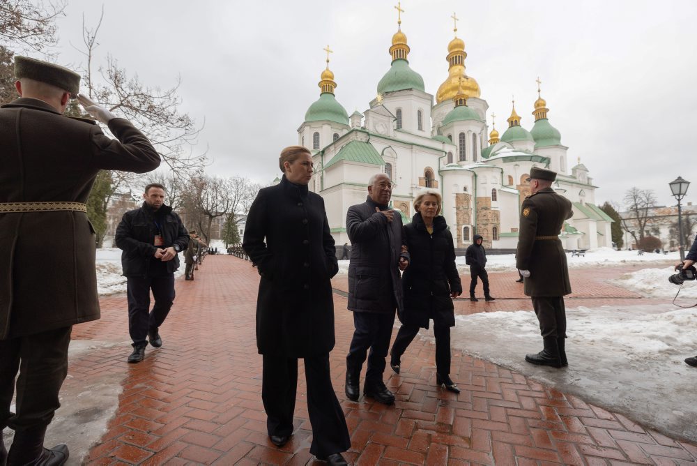 Dánska premiérka Mette Frederiksenová a predsedníčka Európskej komisie Ursula von der Leyenová pricestovali vlakom do Kyjeva