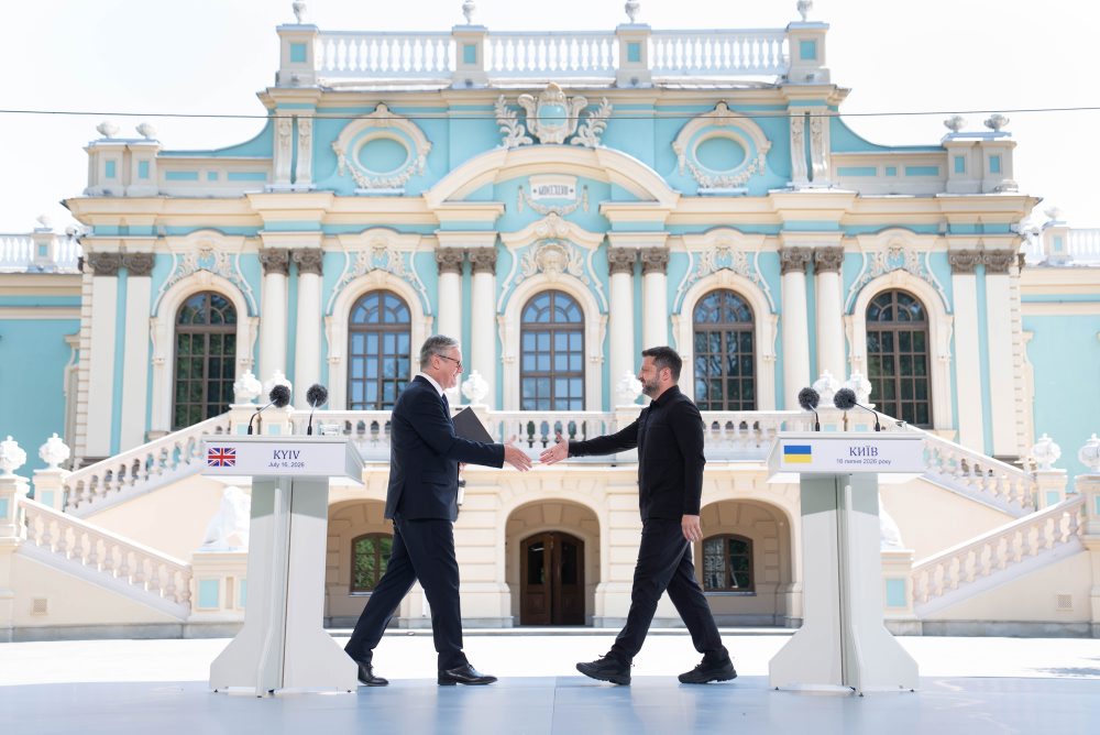 Britský premiér Keir Starmer pricestoval vlakom do Kyjeva, stretol sa aj s prezidentom Zelenským