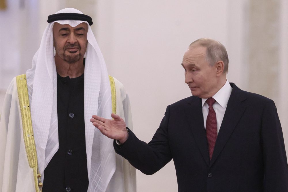 Prezident Spojených arabských emirátov, šejk Muhammad bin Zajíd Al Nahjan pricestoval na návštevu Ruska, v Kremli sa stretol s Putinom