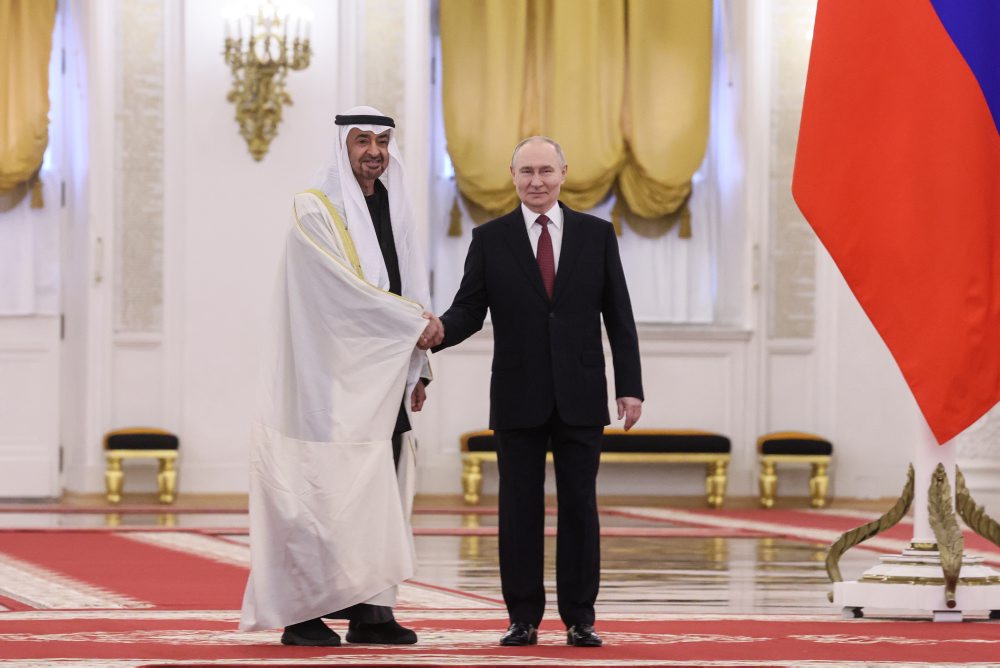 Prezident Spojených arabských emirátov, šejk Muhammad bin Zajíd Al Nahjan pricestoval na návštevu Ruska, v Kremli sa stretol s Putinom