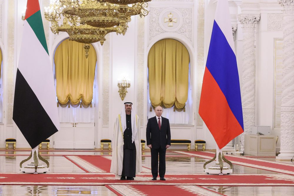 Prezident Spojených arabských emirátov, šejk Muhammad bin Zajíd Al Nahjan pricestoval na návštevu Ruska, v Kremli sa stretol s Putinom