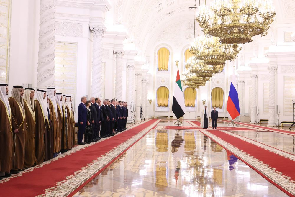 Prezident Spojených arabských emirátov, šejk Muhammad bin Zajíd Al Nahjan pricestoval na návštevu Ruska, v Kremli sa stretol s Putinom