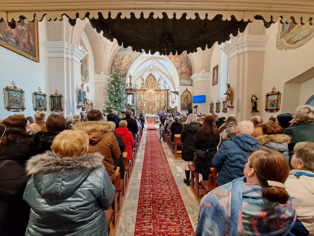 Spišská Stará Ves: Na spomienkovej omši si pripomenuli obete tragédie spred roka