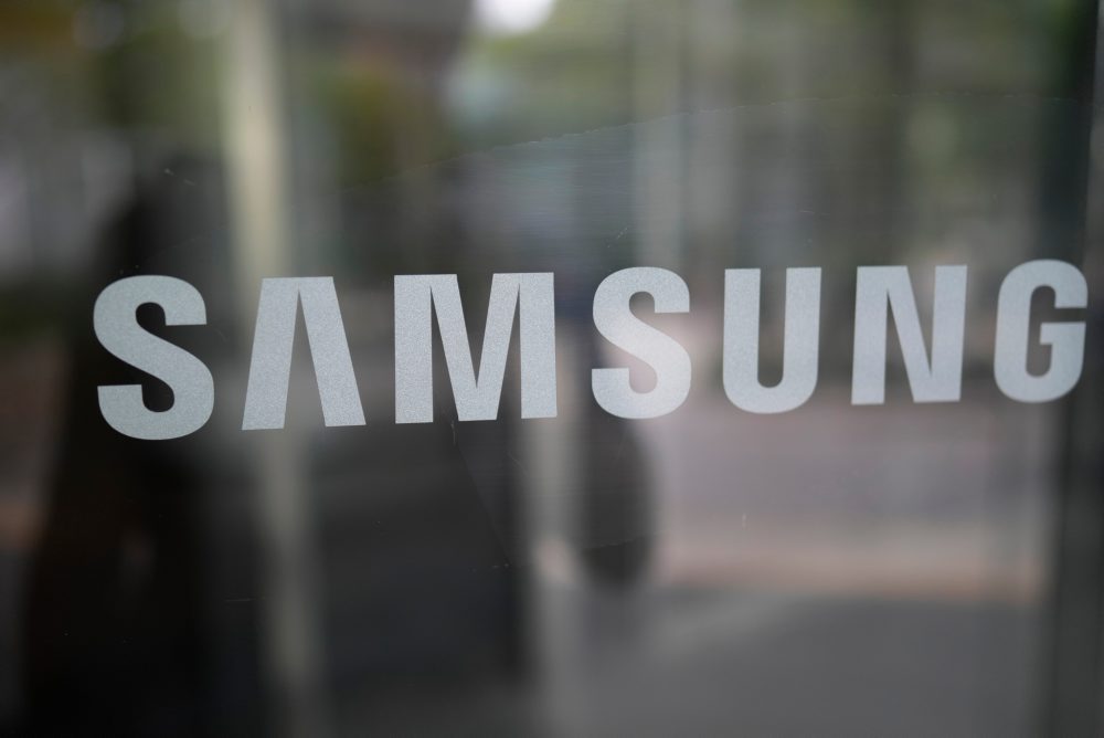 Premiér má informácie, že Samsung uvažuje o prehodnotení výrobných kapacít