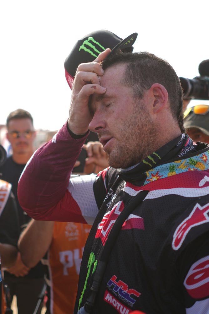 Dakar: Benavides zvíťazil v kategórii motoriek o dve sekundy pred Brabcom