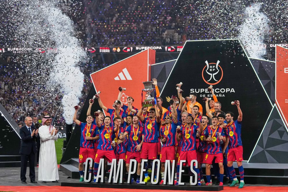 Barcelona obhájila Španielsky superpohár po víťazstve nad Realom 3:2