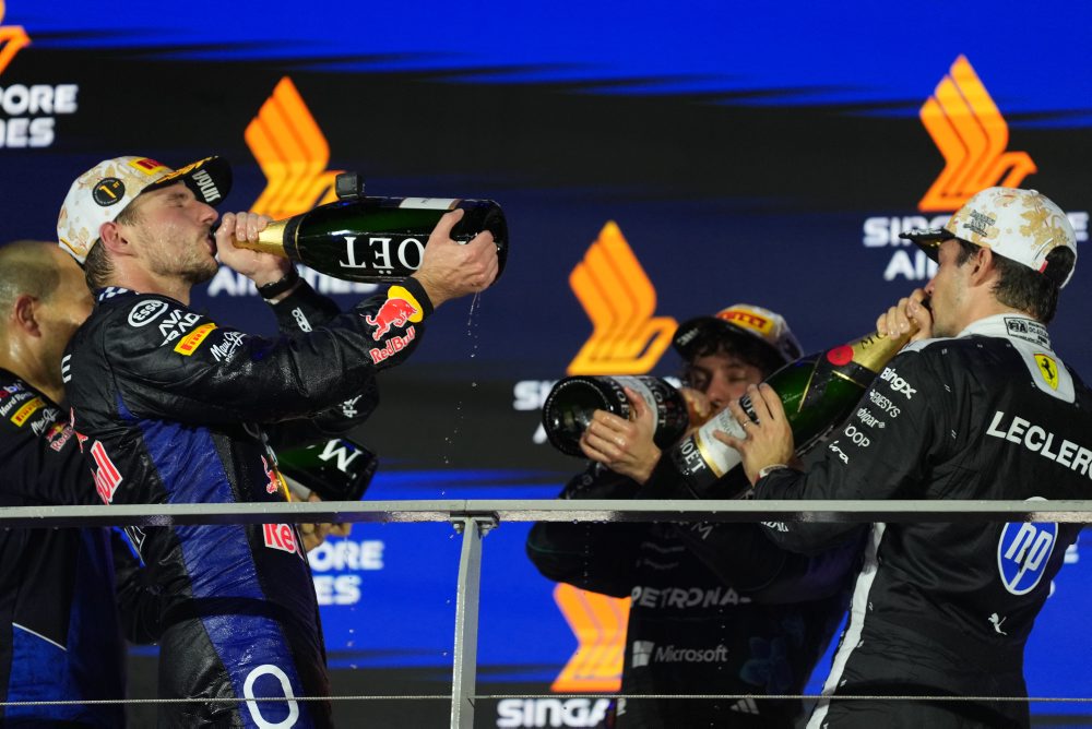 Holanďan Max Verstappen suverénnym spôsobom triumfoval na Veľkej cene Singapuru