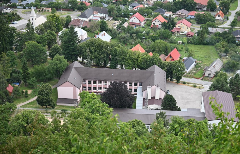 Pohľad na obec Slanec z hradu