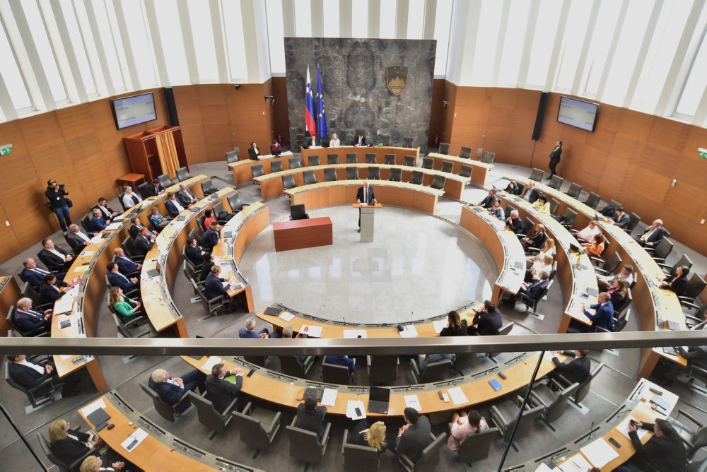 Slovinský parlament schválil nomináciu Janeza Janšu na premiéra