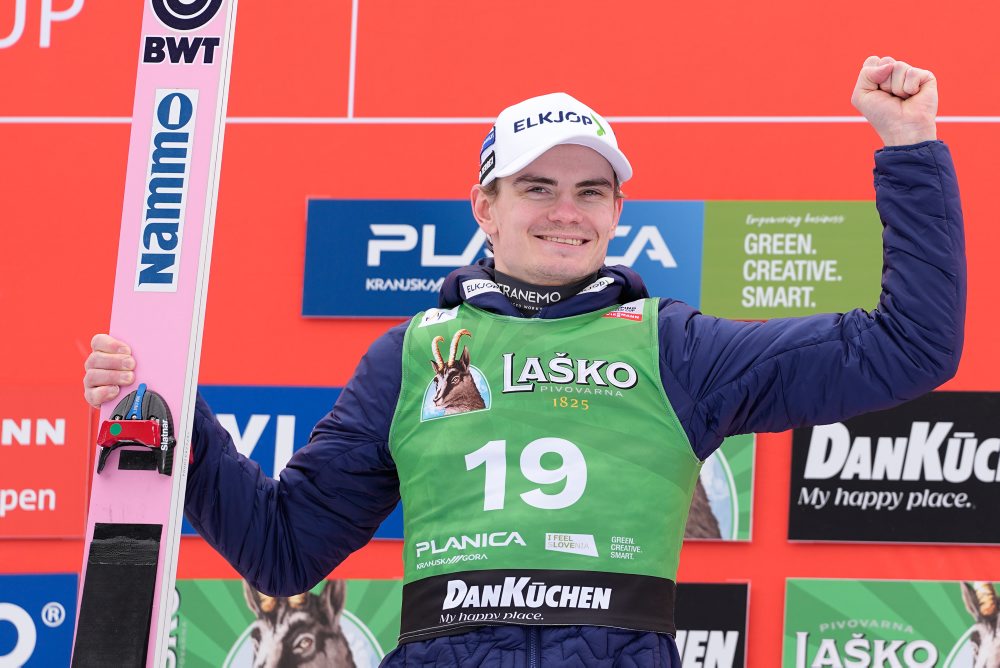 Nór Marius Lindvik vyhral záverečnú súťaž sezóny v Planici