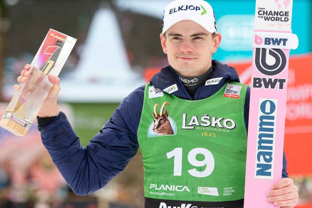 Nór Marius Lindvik vyhral záverečnú súťaž sezóny v Planici