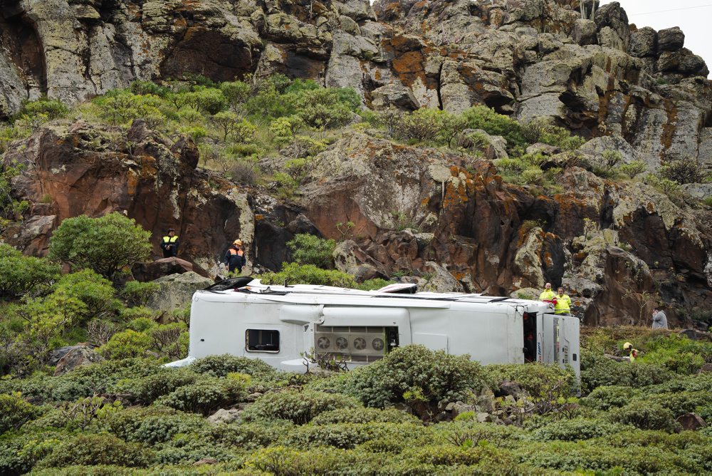 Najmenej jeden mŕtvy po nehode autobusu na ostrove La Gomera