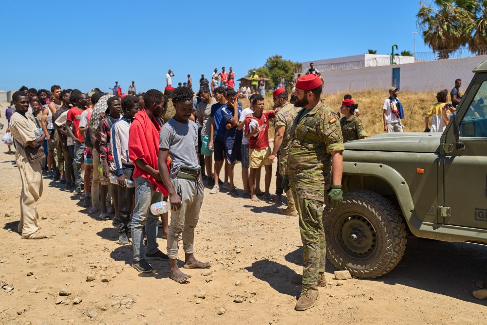 Tisíce migrantov v exkláve Ceuta