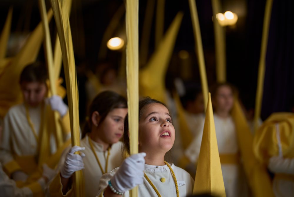 Kajúcnici z Pollinita počas procesie v Cabre
