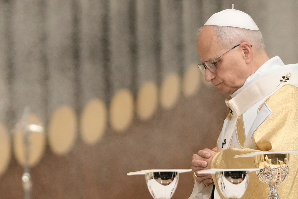 Pápež Lev XIV. celebroval omšu spojenú so slávnostným požehnaním Veže Ježiša Krista v bazilike Sagrada Familia v Barcelone