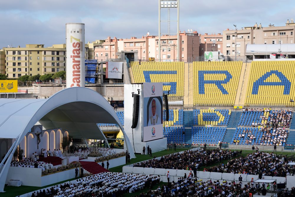 Pápež Lev XIV. celebroval svätú omšu na štadióne na Kanárskych ostrovoch