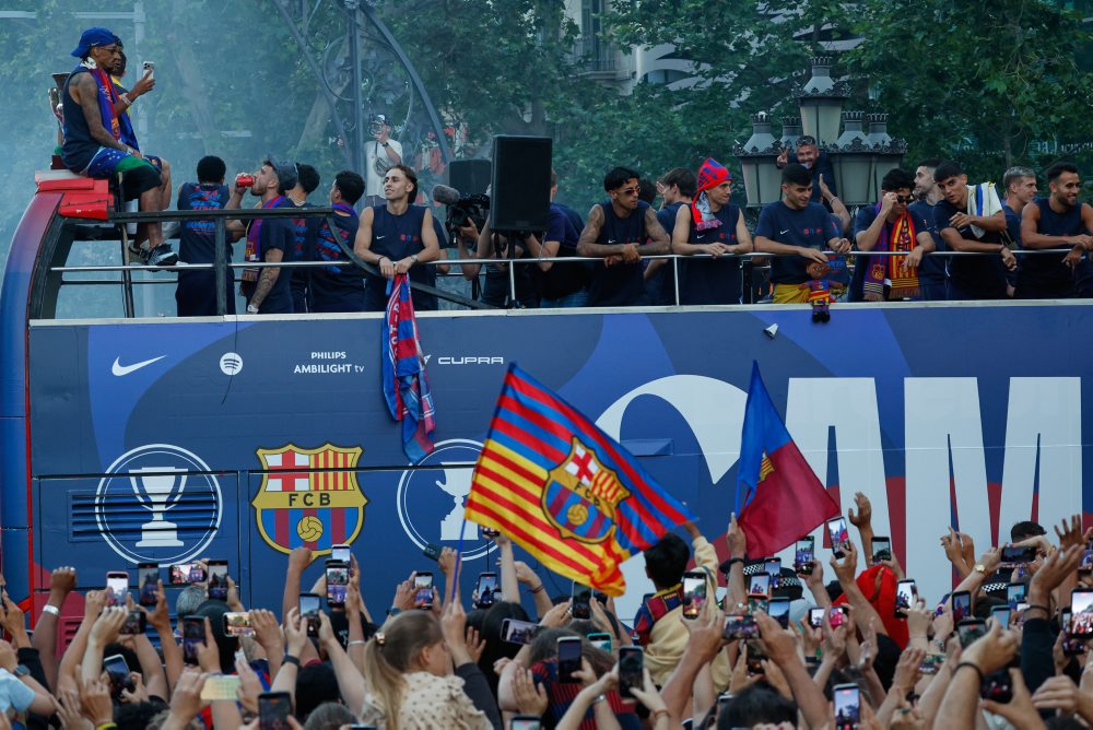 Futbalisti Barcelony oslavujú triuf nad Realom Madrid