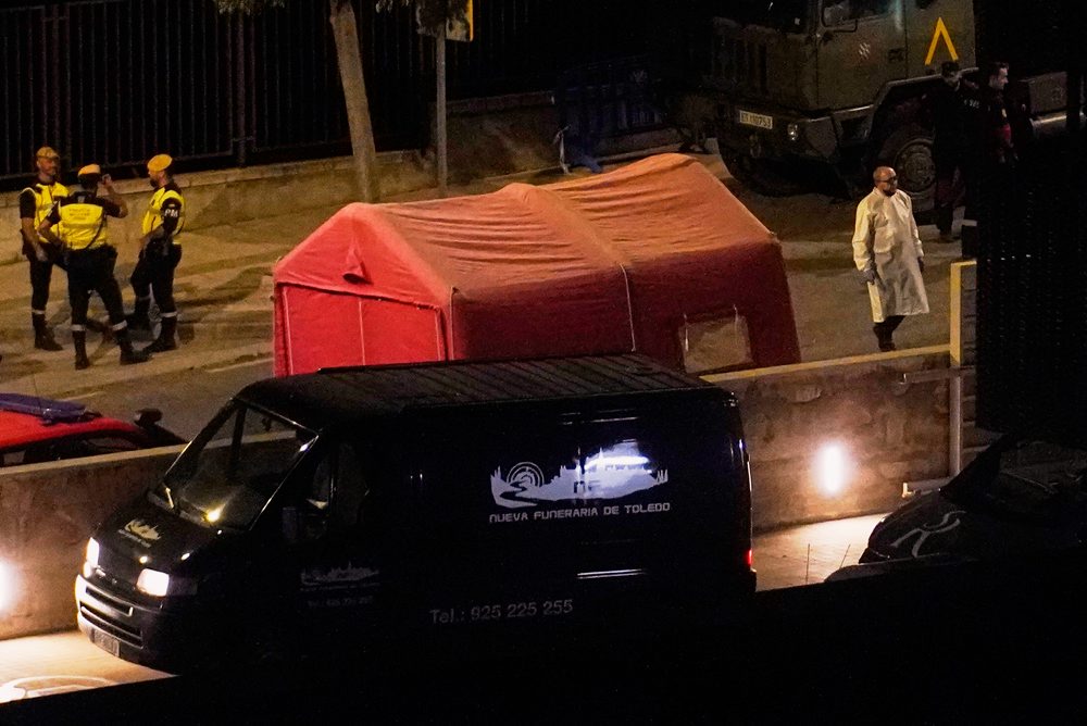 Zrážke vlakov v Španielsku predchádzalo nesprávne rozhodnutie riadiaceho centra