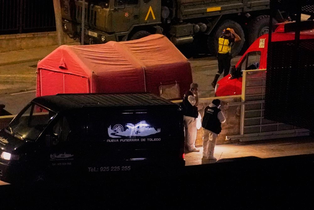 Zrážke vlakov v Španielsku predchádzalo nesprávne rozhodnutie riadiaceho centra