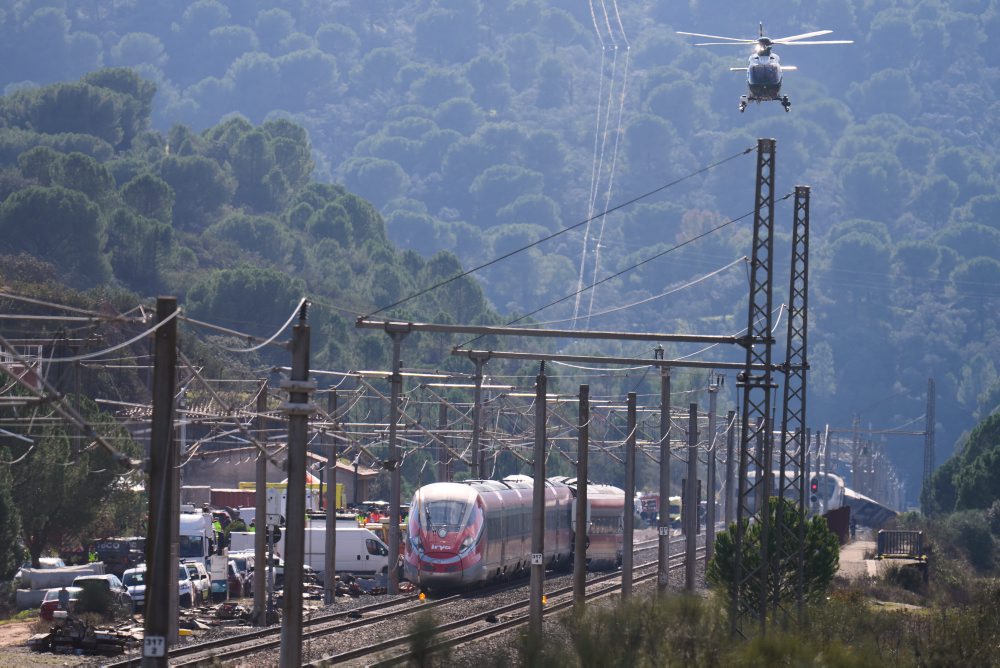 Počet obetí zrážky dvoch vlakov na juhu Španielska stúpol na 39