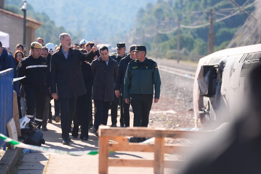 Počet obetí zrážky dvoch vlakov na juhu Španielska stúpol na 41