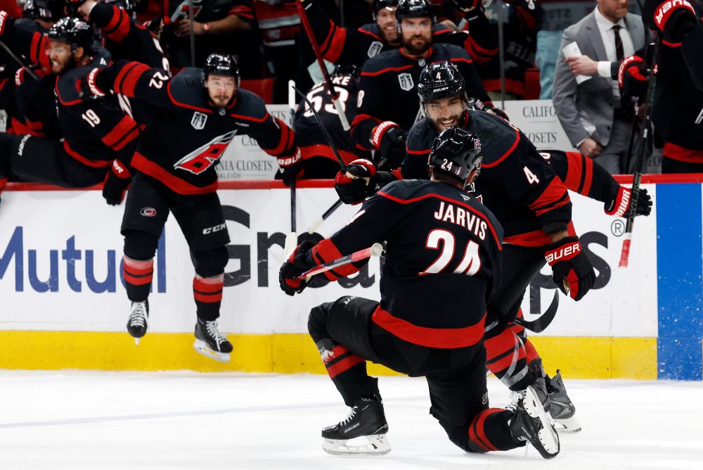 Carolina Hurricanes - Vegas Golden Knights
