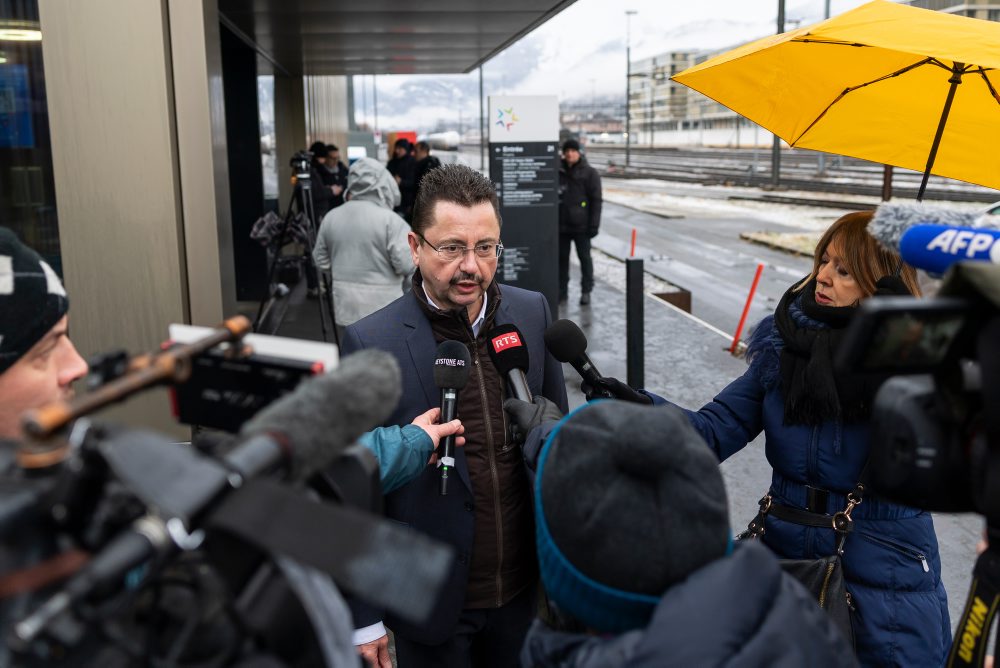 Majitelia vyhoreného baru v Crans-Montane sa postavili pred verejného prokurátora kantónu Valais