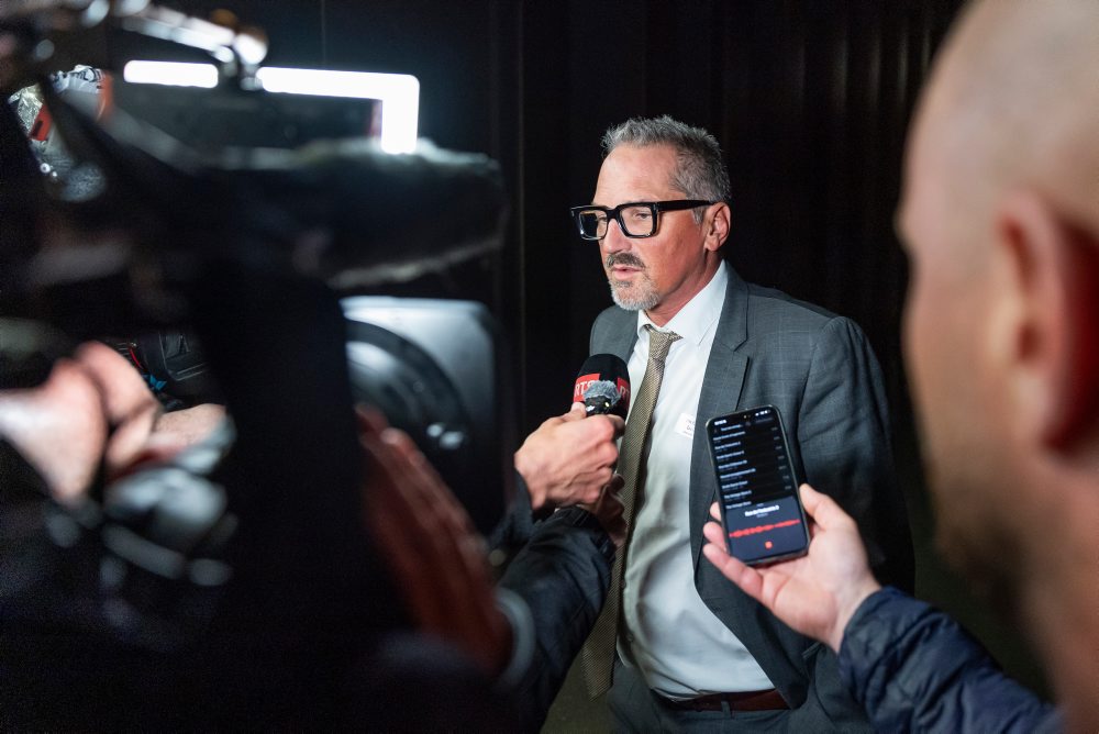 V rámci vyšetrovania požiaru baru v Crans-Montane vypočuli starostu obce