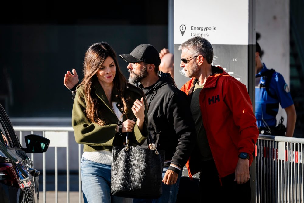 Majitelia vyhoreného baru v Crans-Montane sa postavili pred verejného prokurátora kantónu Valais v Sione, kde sa uskutoční kľúčové súdne vypočutie