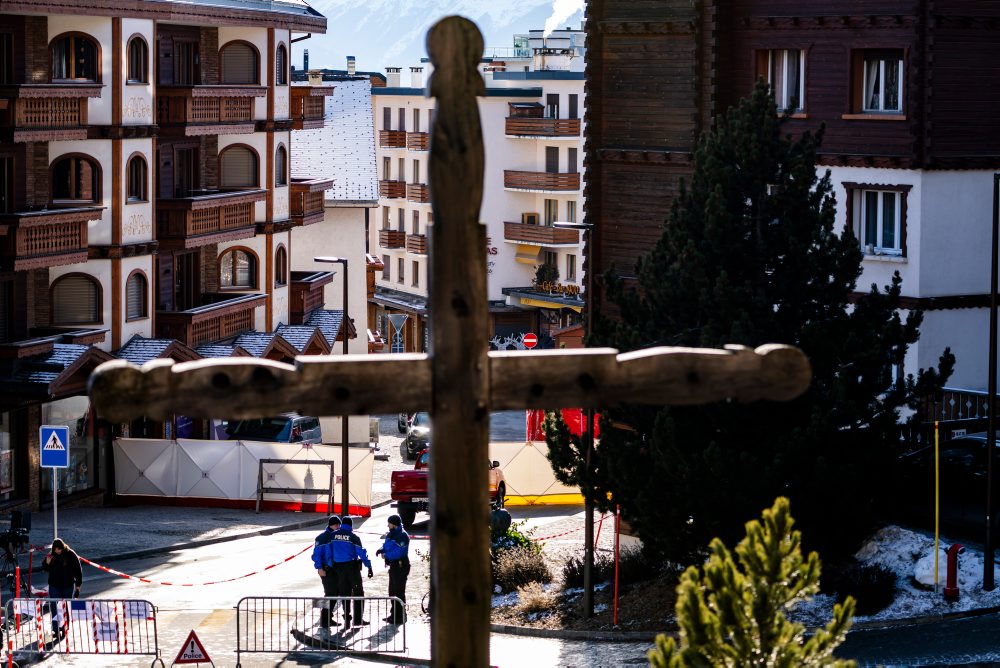 Požiar a explózia v lyžiarskom stredisku vo Švajčiarsku