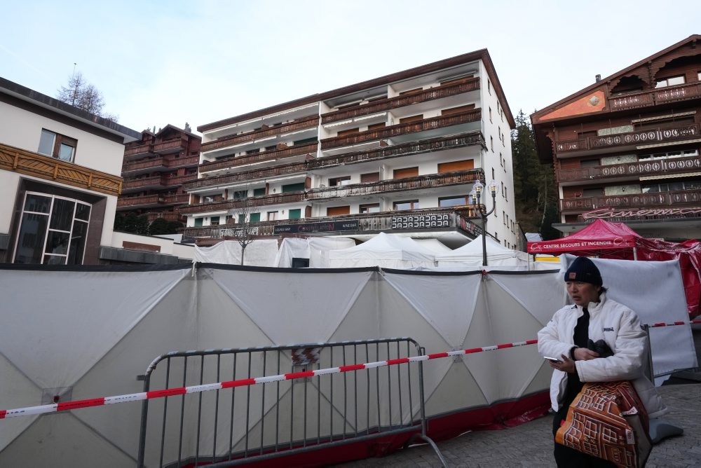 Požiar a explózia v lyžiarskom stredisku vo Švajčiarsku