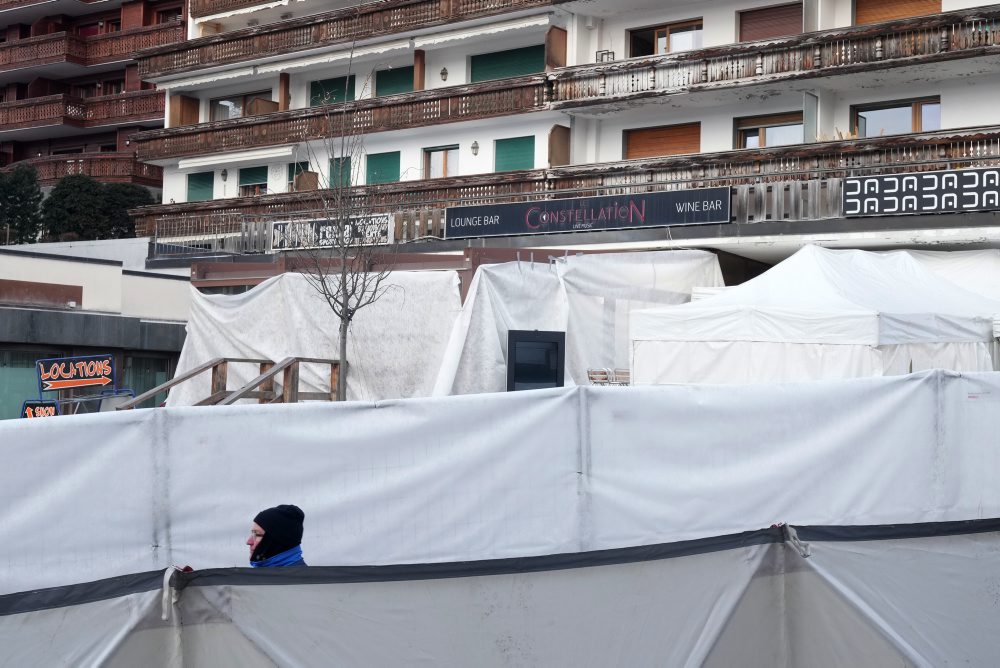 Požiar a explózia v lyžiarskom stredisku vo Švajčiarsku