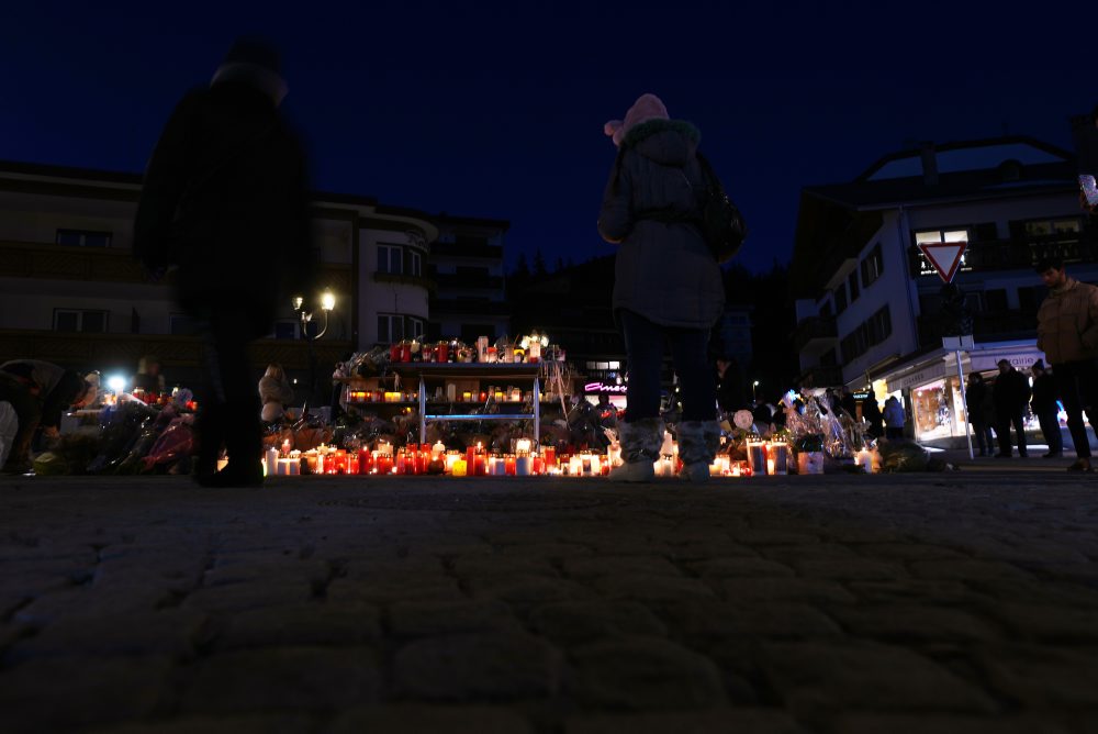 Identifikovaných je už 24 obetí požiaru v bare vo Švajčiarsku