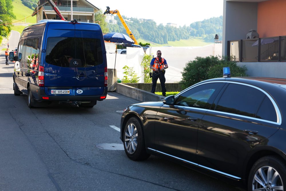 Pakistanská delegácia dorazila do Švajčiarska, Vance je na ceste