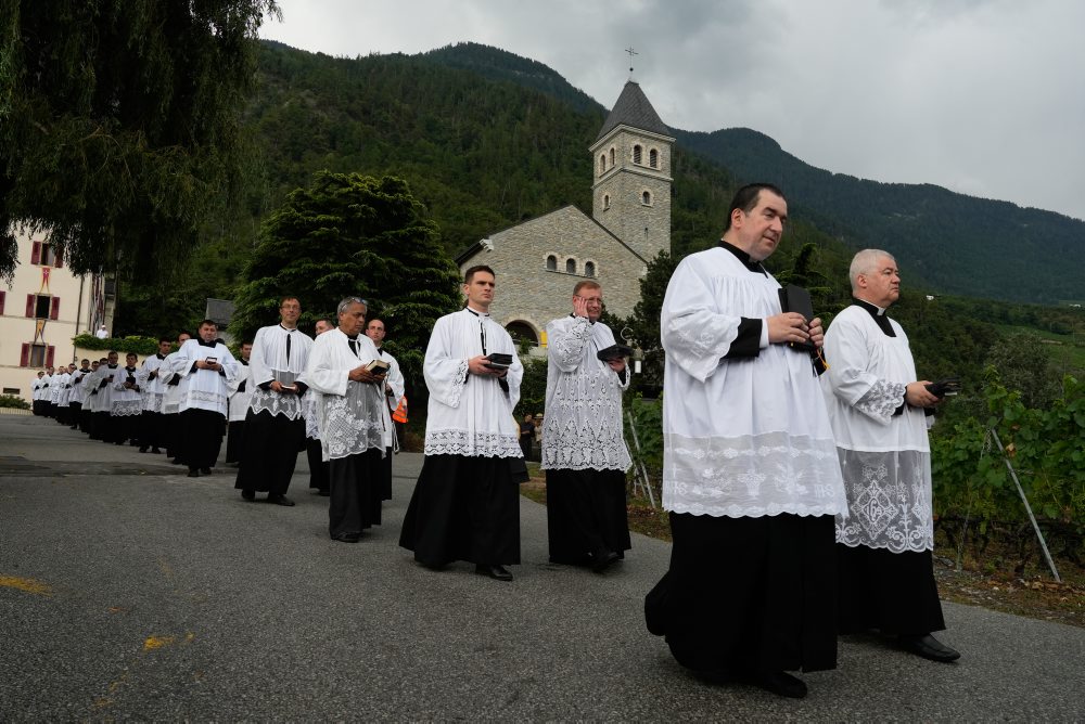Tradicionalistické Kňazské bratstvo svätého Pia X. vysvätí štyroch biskupov bez povolenia pápeža
