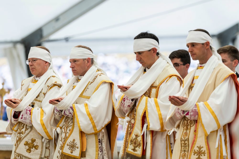 Tradicionalistické Kňazské bratstvo svätého Pia X. vysvätí štyroch biskupov bez povolenia pápeža