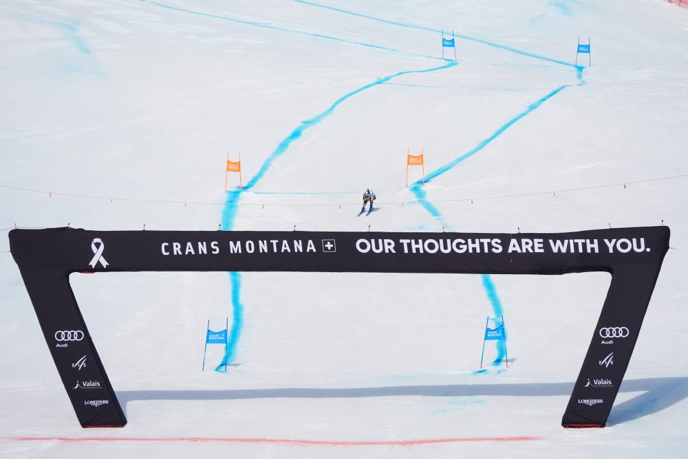 Baner v cieľovej rovinke pretekov super-G Svetového pohára žien v Crans Montane