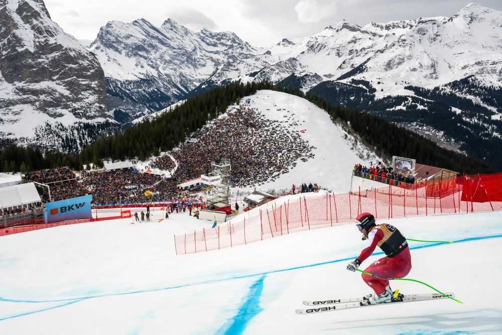 Lyžovanie-SP: Odermatt vyhral zjazd vo Wengene pred Kriechmayrom