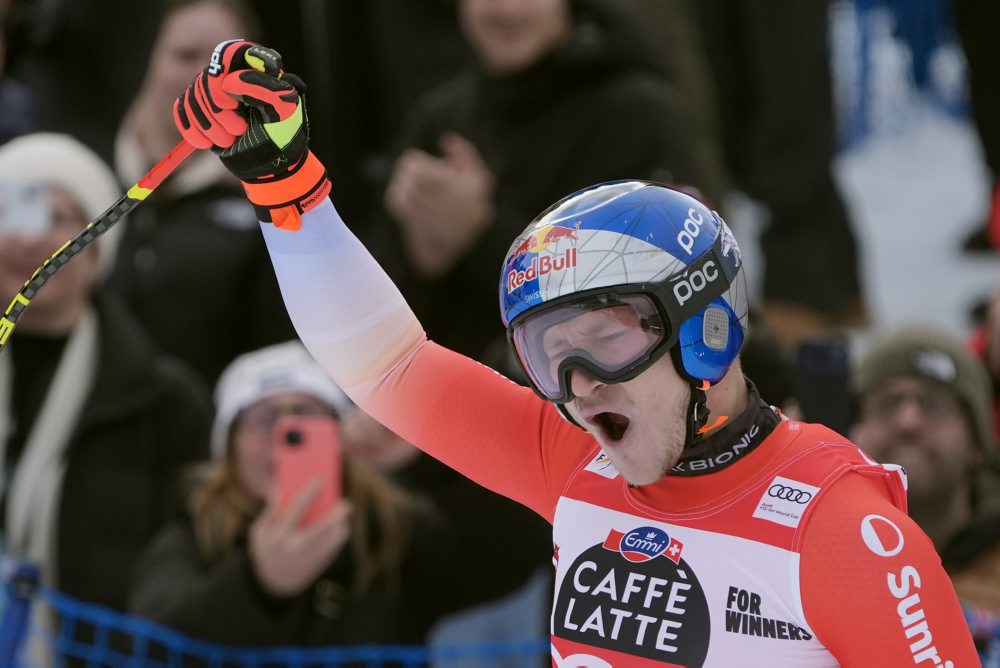 Lyžovanie-SP: Odermatt vyhral zjazd vo Wengene pred Kriechmayrom