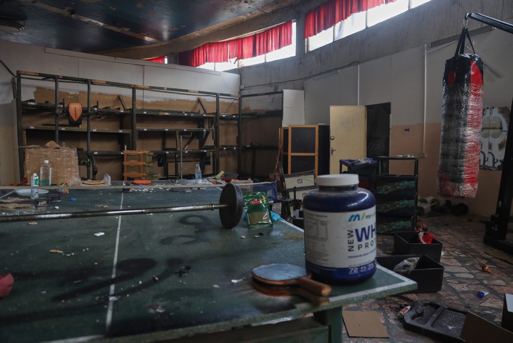 Rusi sa sťahujú z letiska v Kámišlí v Kurdmi ovládanej časti Sýrie