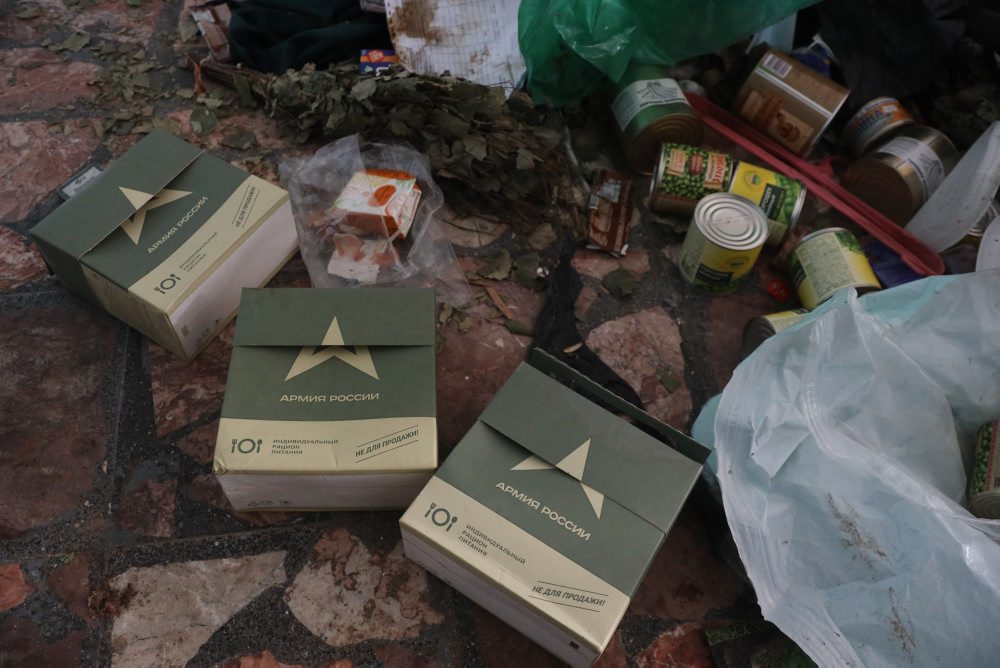 Rusi sa sťahujú z letiska v Kámišlí v Kurdmi ovládanej časti Sýrie