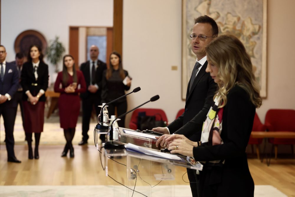 PETER SIJARTO, DUBRAVKA ĐEDOVIĆ HANDANOVIĆ