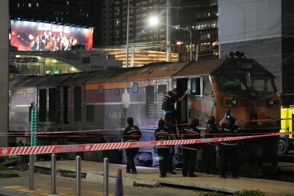 Thajsko: Po zrážke vlaku s autobusom obvinili rušňovodiča, v tele mal drogy