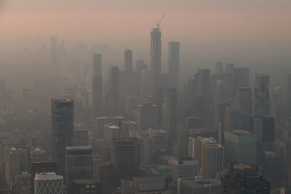 Dym z lesných požiarov v severozápadnej časti Ontária zahalil Toronto